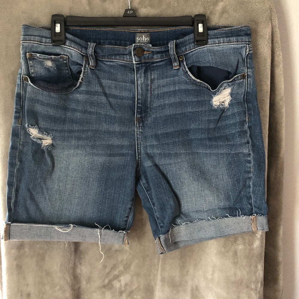 Distressed Denim Shorts 🌺